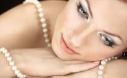 woman wearing pearl jewelry