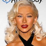 Image 2: Christina Aguilera - fake tan disaster